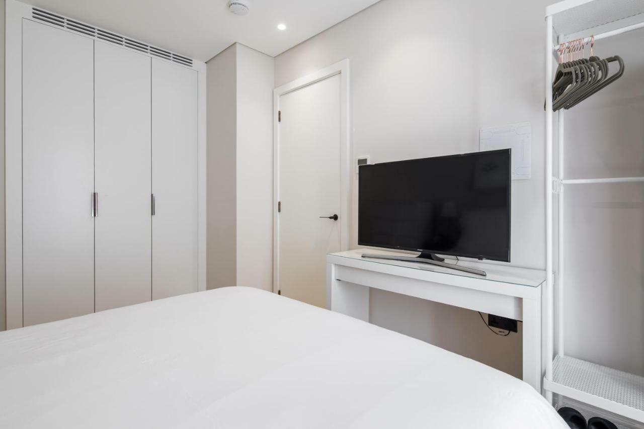 VI Castle Lane Appartement Londen Buitenkant foto