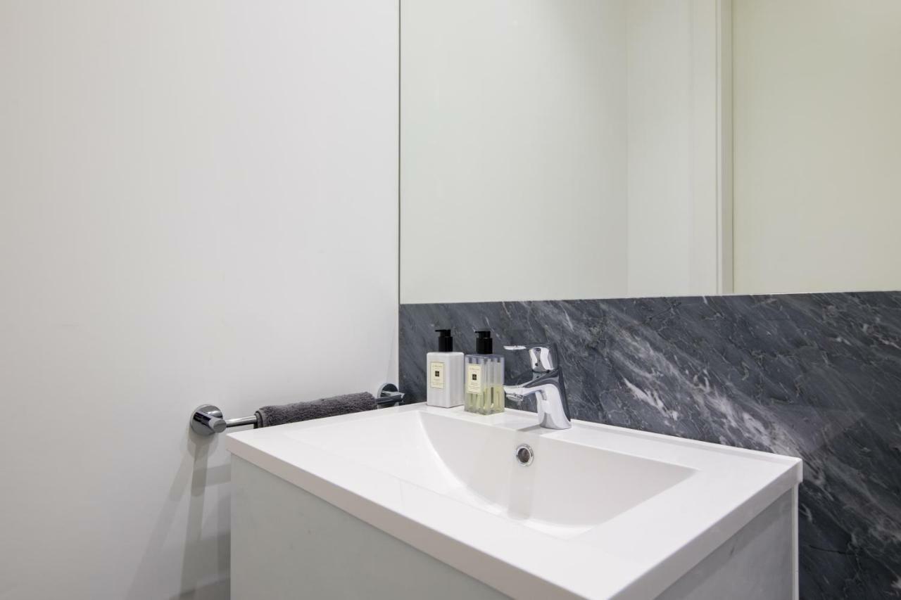 VI Castle Lane Appartement Londen Buitenkant foto